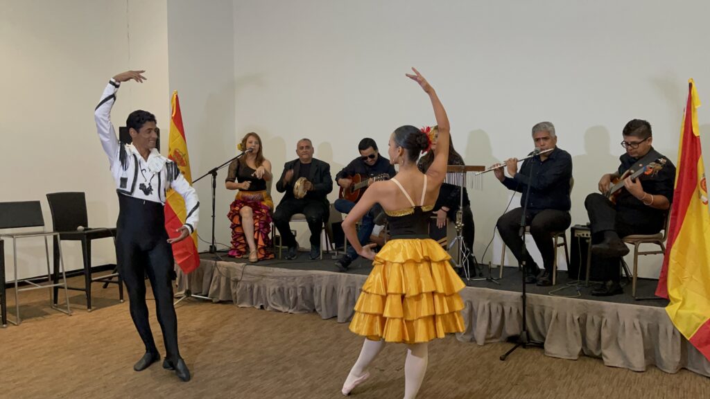 Más de 100 artistas locales se unen en el espectáculo cultural "España: Entre Lienzos y Danzas" 2 IMG 1961