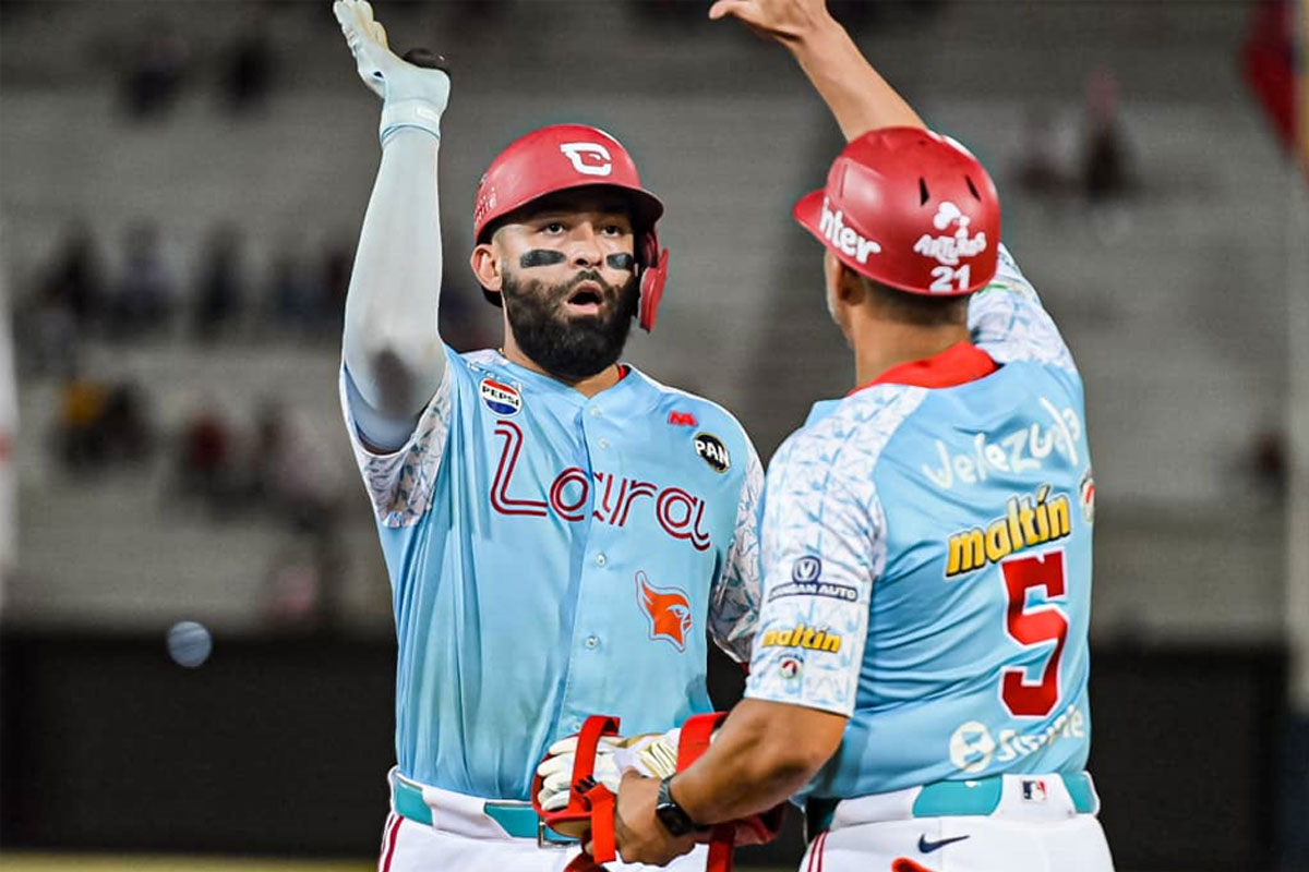 Cardenales apalea a Leones con blanqueo 13-0 en Barquisimeto