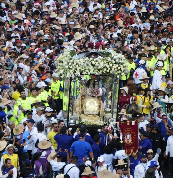 Barquisimeto se llena de fe: La procesión 167 de la Divina Pastora reúne a miles de devotos