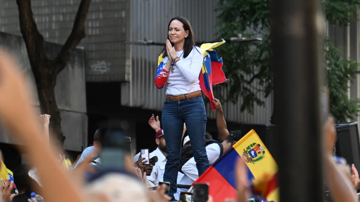 María Corina Machado es liberada tras ser «violentamente interceptada» en protestas contra Maduro, según su equipo.