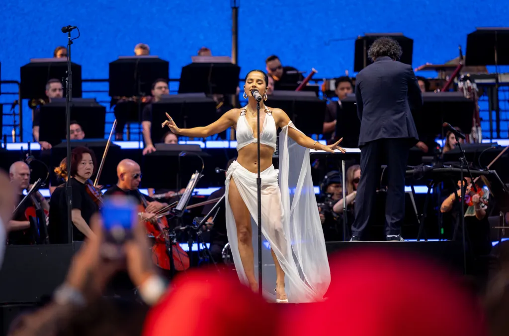 COACHELLA 2025: LATINOAMÉRICA BRILLÓ CON DUDAMEL, RAWAYANA, IVÁN CORNEJO Y MÁS EN UN FIN DE SEMANA INOLVIDABLE 4 becky g 2025 coachella billboard 1548 1