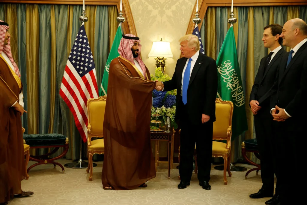 Trump viaja al Golfo Pérsico enfocado en negocios, no en diplomacia 2 12dc prexy4 hzpl superJumbo