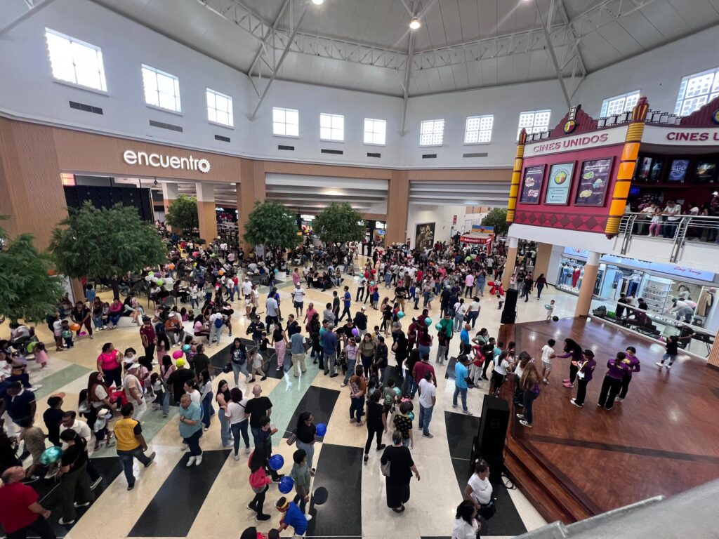 Ciudad Comercial Las Trinitarias celebró a lo grande el Día del Niño con un evento histórico en Barquisimeto 6 WhatsApp Image 2025 07 21 at 3.24.12 PM 1