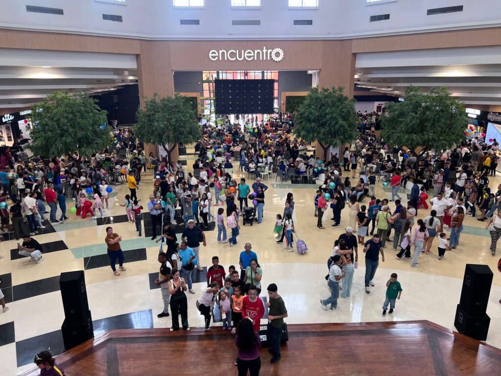 Ciudad Comercial Las Trinitarias celebró a lo grande el Día del Niño con un evento histórico en Barquisimeto 5 WhatsApp Image 2025 07 21 at 3.24.12 PM 2