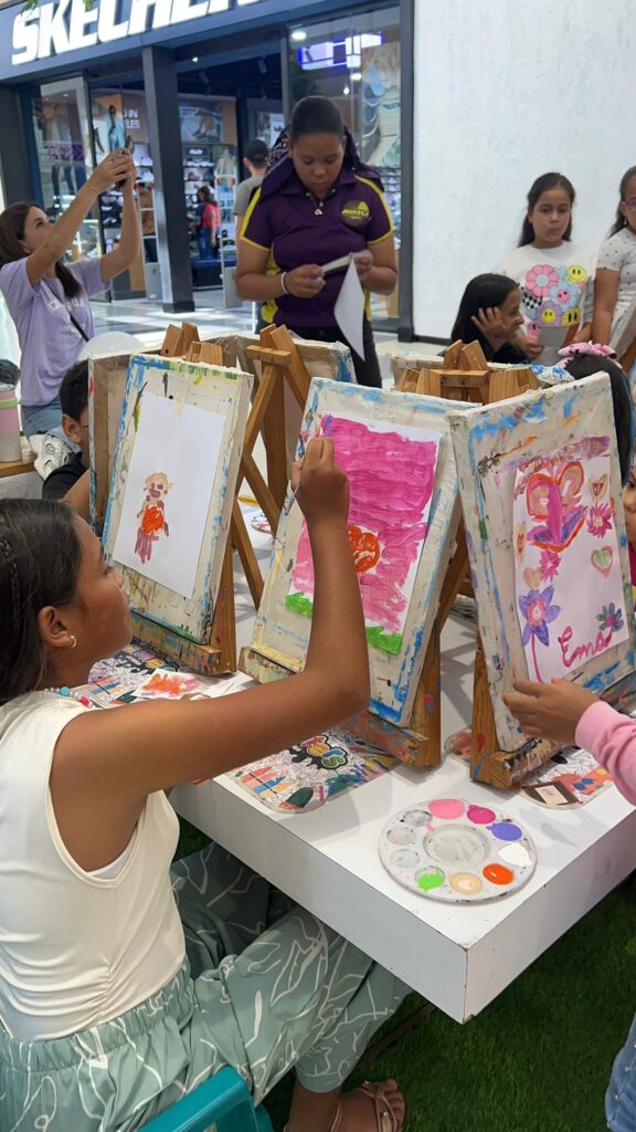 Ciudad Comercial Las Trinitarias celebró a lo grande el Día del Niño con un evento histórico en Barquisimeto 3 WhatsApp Image 2025 07 21 at 3.24.12 PM