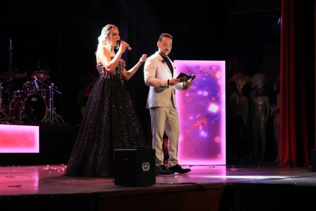 Iribarren se lleva la corona: Aura Croce es coronada Reina de los Carnavales Lara 2026 en el Teatro Juares 4 13Feb 👑 ✨ El majestuoso Teatro Juares de Barquisimeto se vistio de gala para recibir una de 5