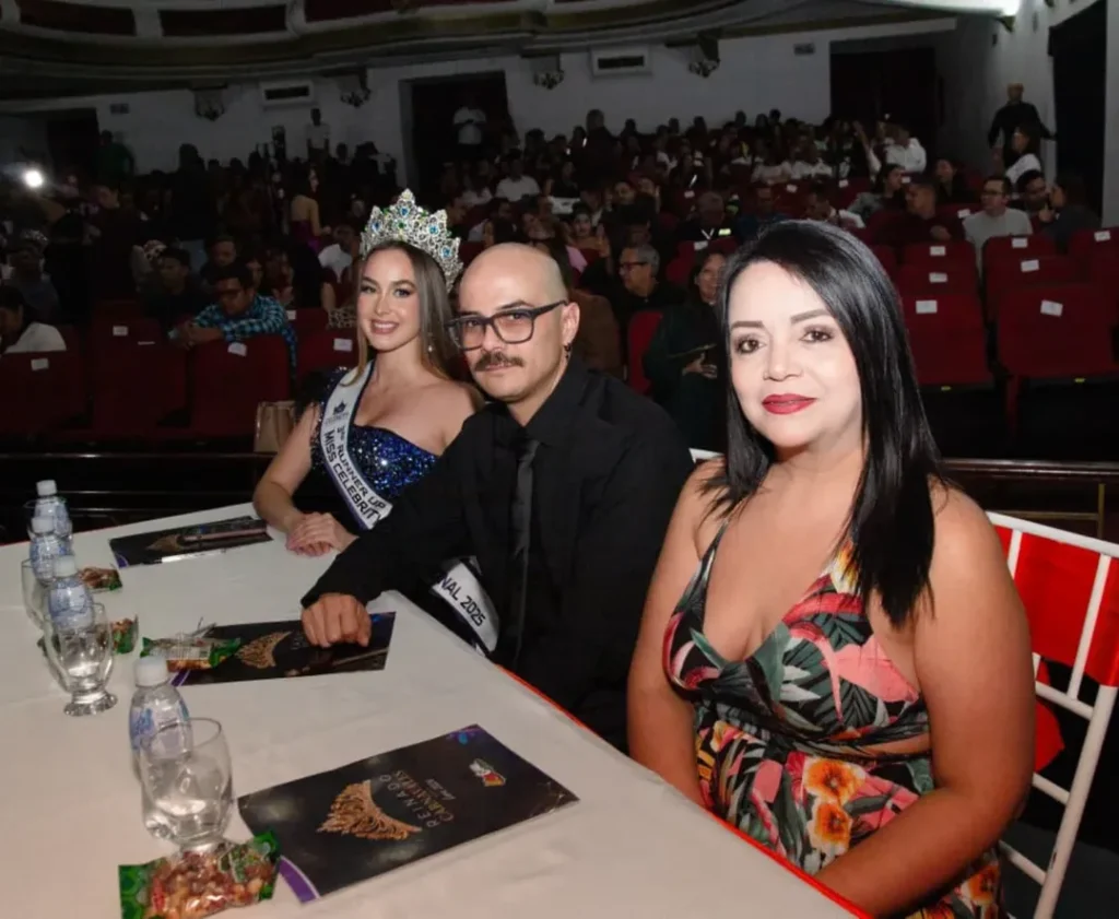 Iribarren se lleva la corona: Aura Croce es coronada Reina de los Carnavales Lara 2026 en el Teatro Juares 3 13Feb 👑 ✨ El majestuoso Teatro Juares de Barquisimeto se vistio de gala para recibir una de 6