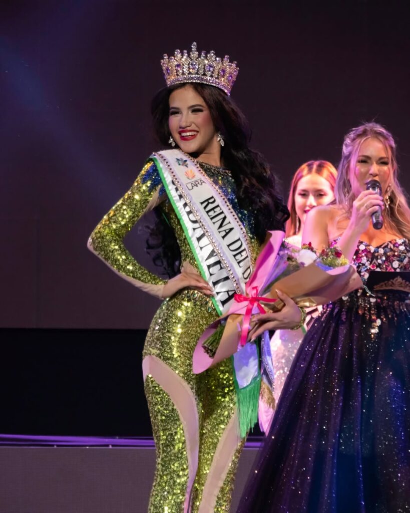 Iribarren se lleva la corona: Aura Croce es coronada Reina de los Carnavales Lara 2026 en el Teatro Juares 7 Anoche la ciudad de los crepusculos brillo mas que nunca en la Eleccion de la Reina del Carnaval 4